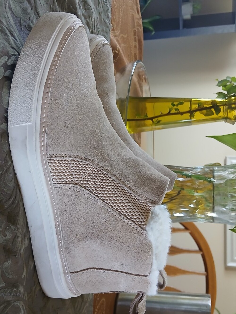 Toms Women's Size 7.5 Beige Faux-Suede Ankle Booties with White Faux-Fur Trim